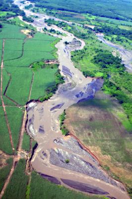 Inundaciones en el río Suchiate en San Marcos (Guatemala) en 2010, tras el paso de la tormenta tropical Agatha. 