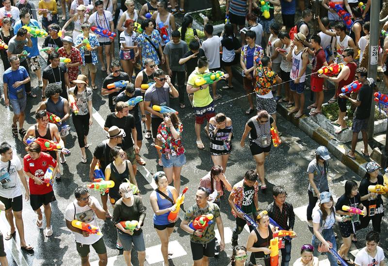 La fiesta, tradicional en Tailandia para pedir agua para los cultivos de arroz, atrae a 500.000 turistas. 